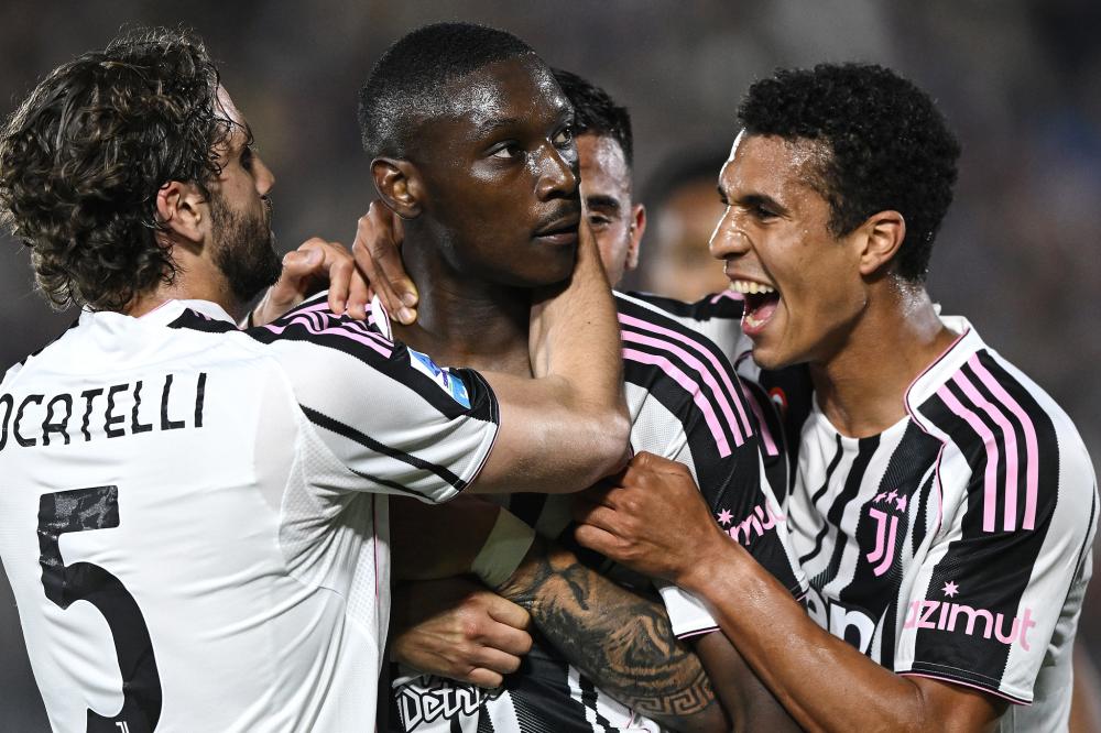 郭艾伦斩获MVP，终于圆梦，球迷释然