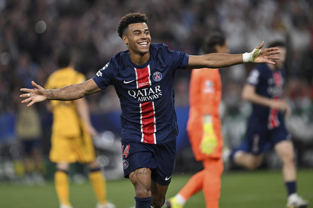 深圳男篮逆转北京王薪凯关键表现