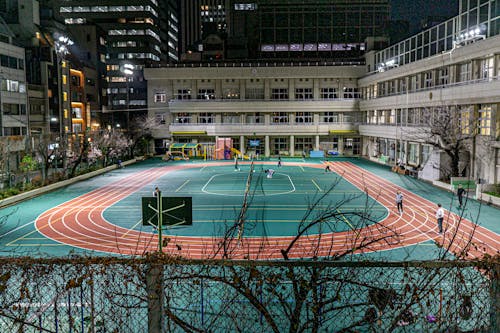 一日英超动向：曼城再具争冠实力，萨拉赫猛批斯洛特引发矛盾